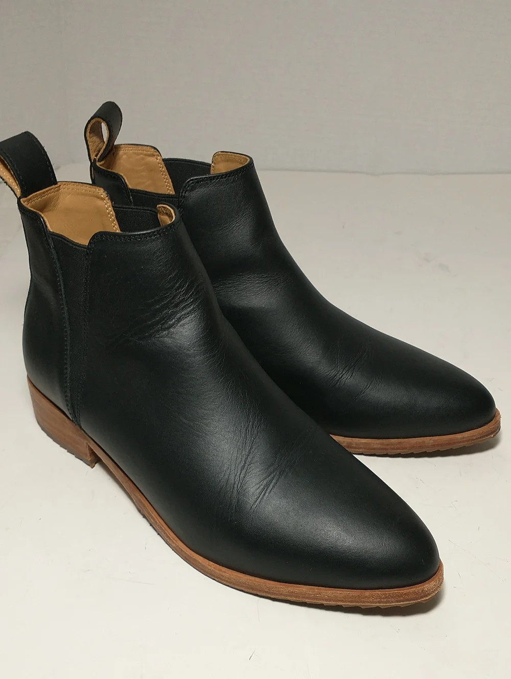 LIKE NEW Nisolo Made In Peru, Black Leather Pointed Toe Bootie, Size 6.5